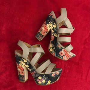 Daphne Floral Platform Heels - Size 5.5